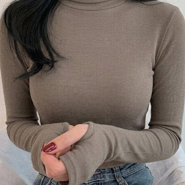 تي شيرت نسائي بلون موحد برقبة عالية وأكمام طويلة ضيق كطبقة أساسية للخريف